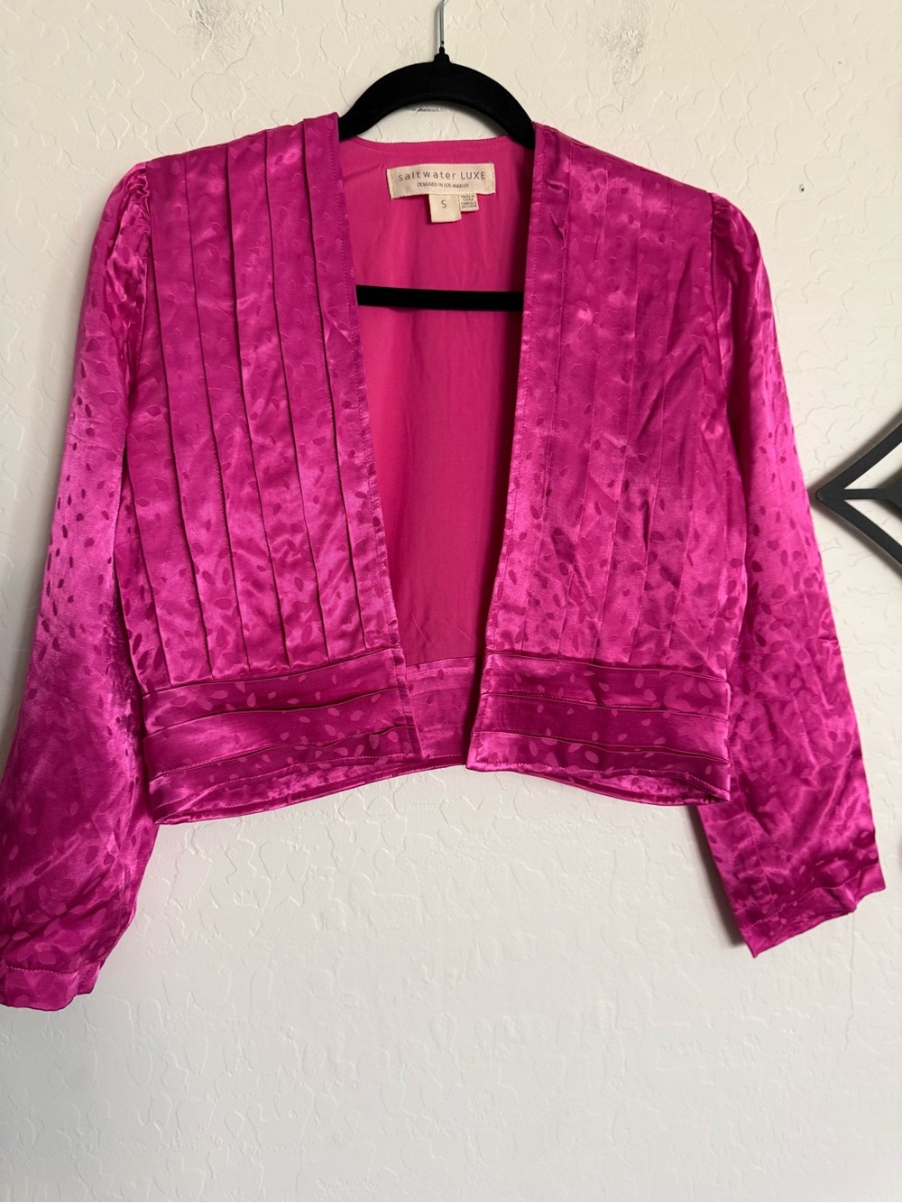 SALTWATER LUXE Fushia Pink  Satin Pleated Cropped Bolero Jacket - NWOT - Small